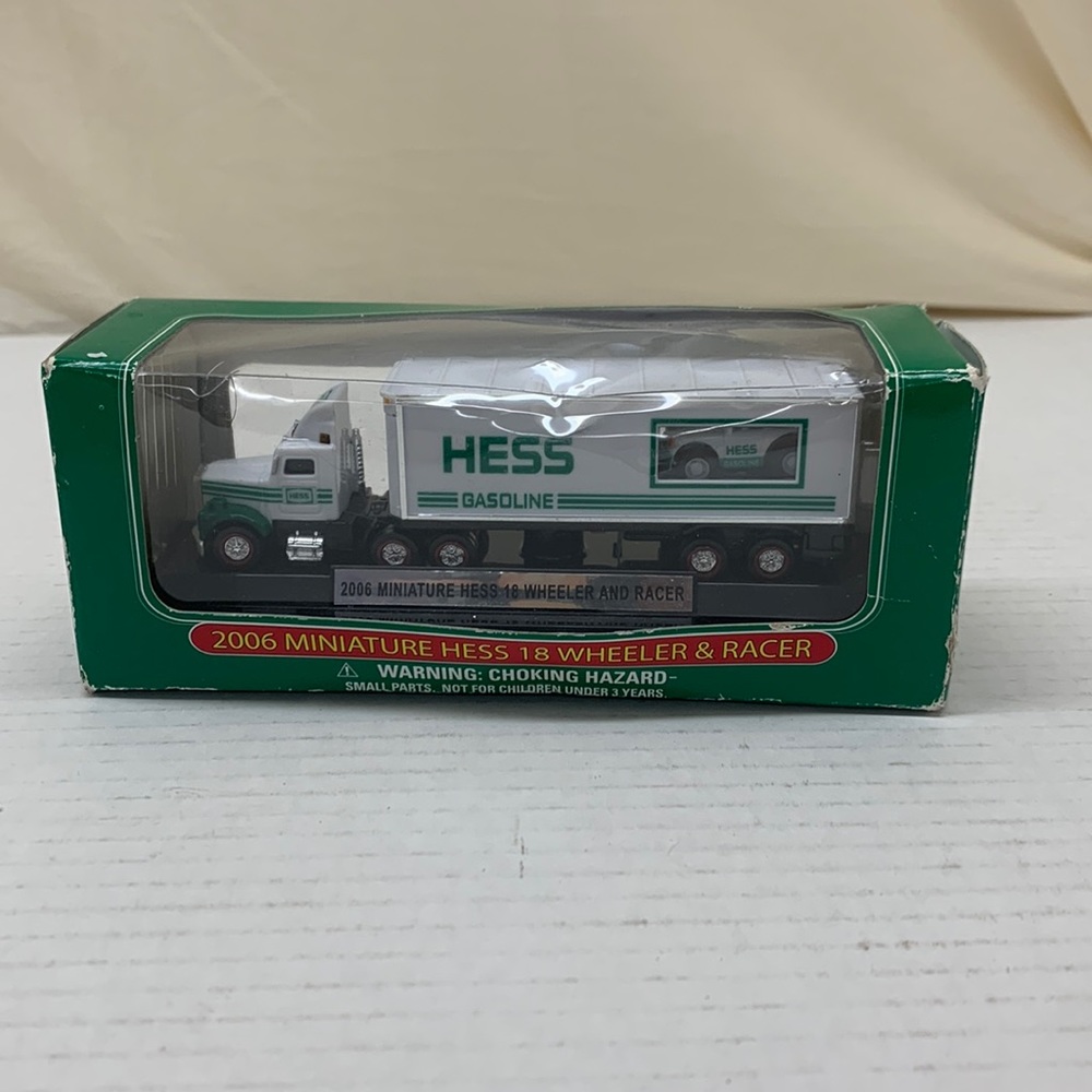 2006 Miniature Hess 18 Wheeler & Racer